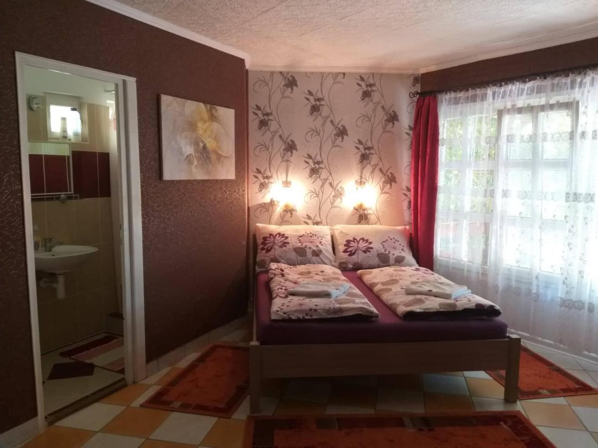 Gyoengyvirag Apartment Romhany Ngoại thất bức ảnh